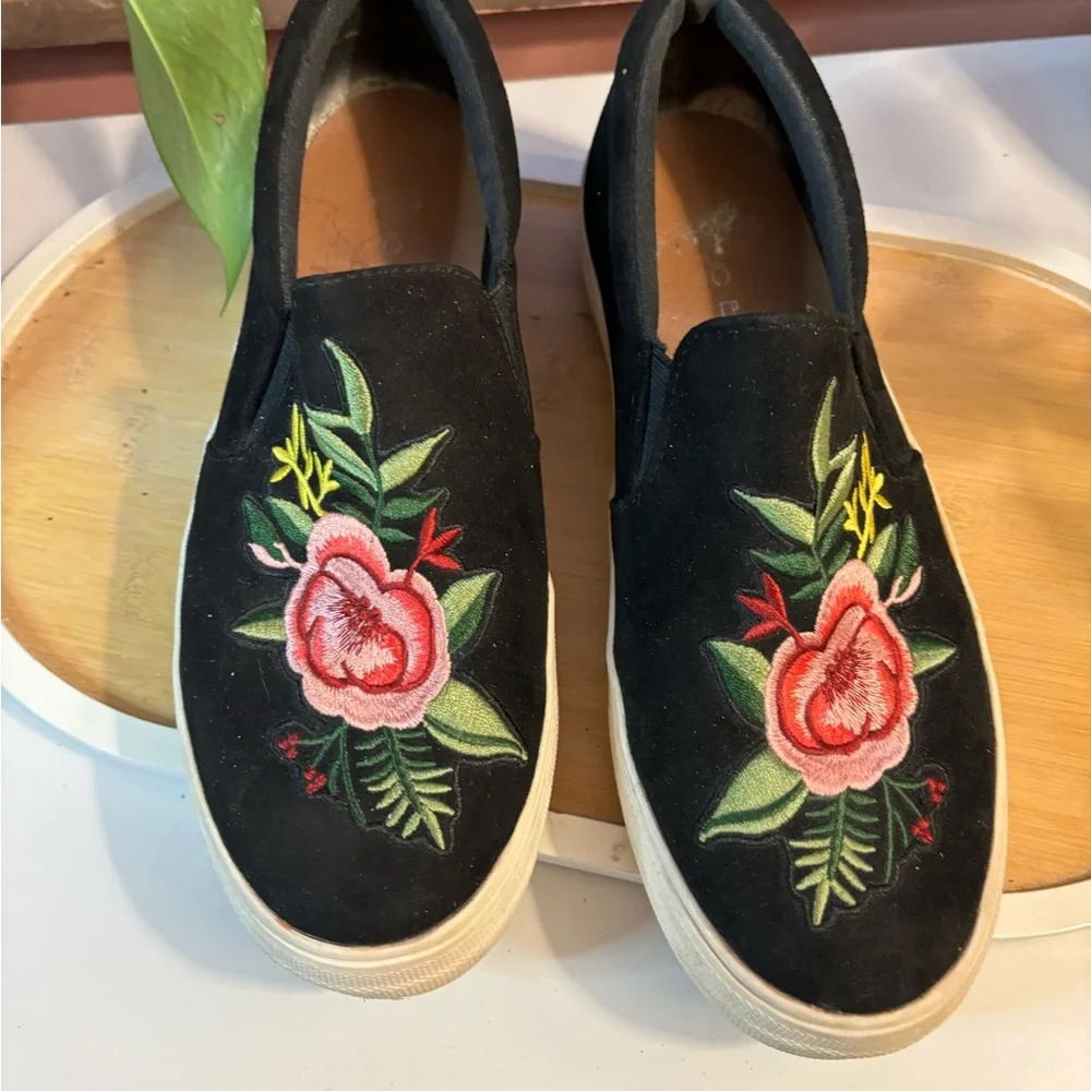 Big Buddha by Steve Madden Black Embroidered Slip On Skater Loafers Size 8 - Picture 2 of 9